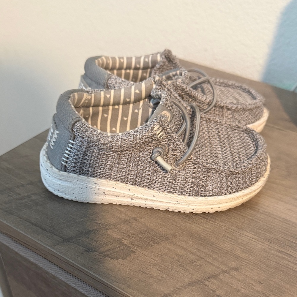 Hey Dude toddler size 7